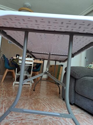 Mesa plegable de plástico blanca