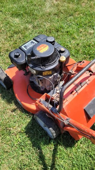 Cortacésped profesional Outils Wolf 9 CV kawasaki