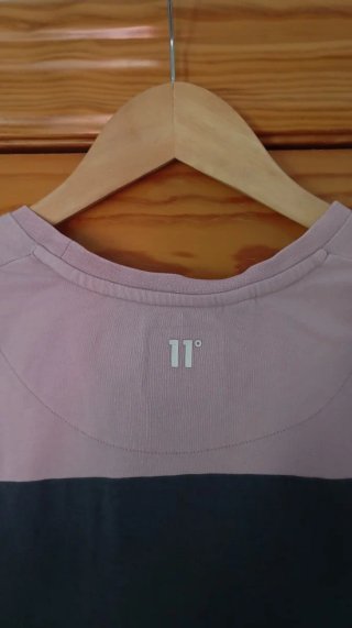 Camiseta Deportiva 11 Degrees Morada y Rosa