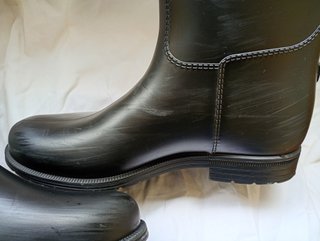 BOTAS DE AGUA ALTAS NEGRO NUMERO 39 MARCA DECATHLO