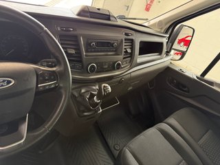 Ford Transit caja cerrada plataforma elevadora '21