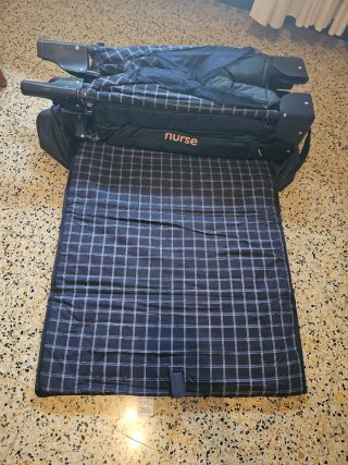 Cuna de viaje Nurse con ruedas