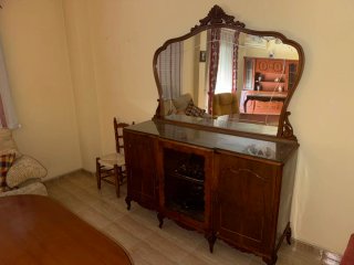 Mueble de salón con espejo