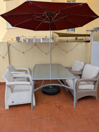 Mesa y sillas de terraza
