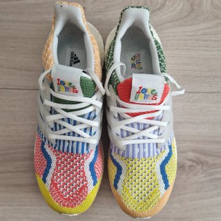 Zapatilla Adidas Ultraboost 5.0 DNA LGBT