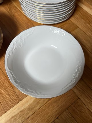 Vajilla Porcelana Blanca y Oro