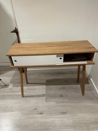 Recibidor nórdico madera y blanco