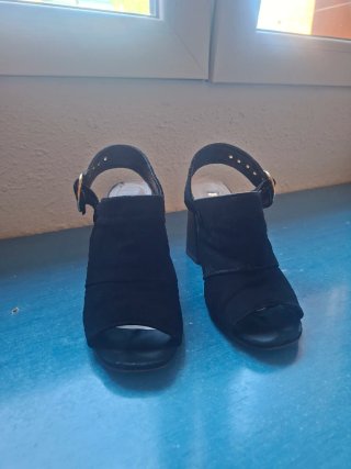 Zapatos de tacón negros para mujer