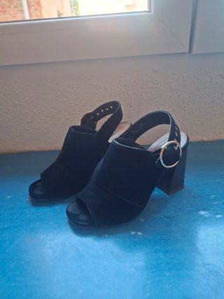 Zapatos de tacón negros para mujer