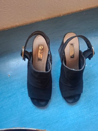 Zapatos de tacón negros para mujer