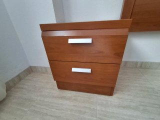 Cabecero y mesillas de madera