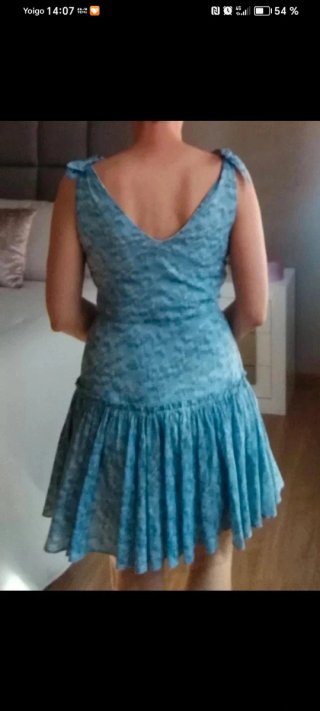 Vestido azul con estampado floral