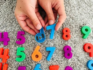 Números magnéticos para aprender matemáticas