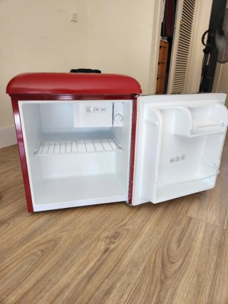 Nevera Cecotec 45L Roja