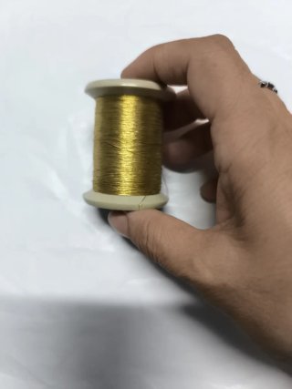 Hilo de bordar dorado