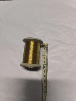 Hilo de bordar dorado