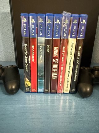 MEGA PACK PS4 + 8 juegos + 2 Mandos oficiales