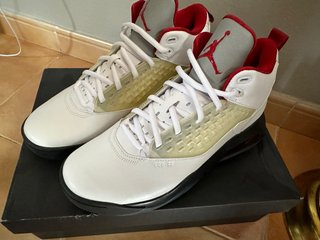 Nike Air Jordan Blancas y Rojas