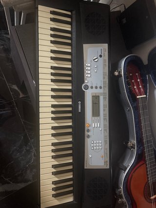Piano Yamaha en buen estado Funciona  Falta cargad