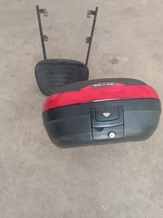 Baúl Moto SHAD 46 con Soporte