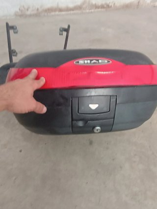 Baúl Moto SHAD 46 con Soporte