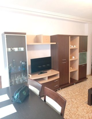 Mueble de comedor madera y cristal