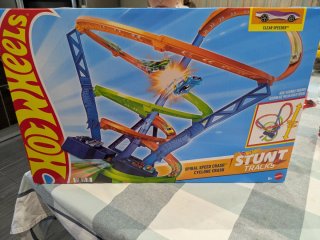 Hot Wheels Spiral Speed Crash