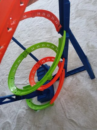 Hot Wheels Spiral Speed Crash