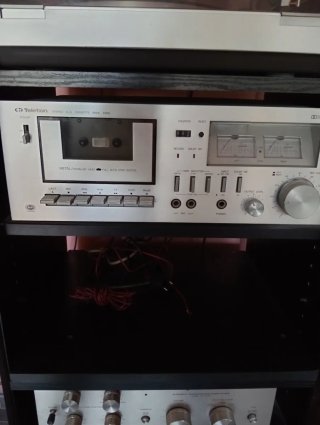 Set musicale vintage con vari componenti
