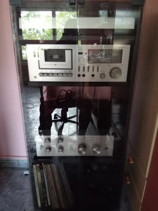 Set musicale vintage con vari componenti