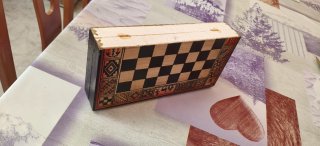 Antiguo juego de ajedrez artesanal
