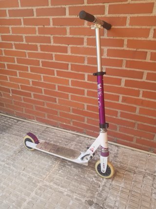 Patinete Oxelo Play 5 Blanco y Morado. Junior