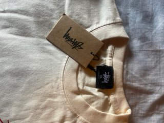 Camiseta Stussy Manga Larga Beige