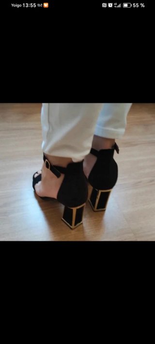 Sandalias negras de tiras
