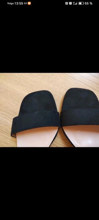 Sandalias negras de tiras