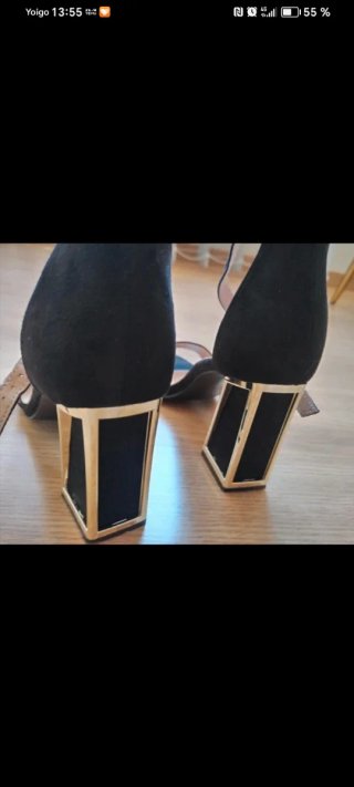 Sandalias negras de tiras