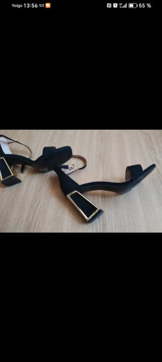 Sandalias negras de tiras