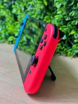 COMO NUEVA Nintendo Switch en su caja + Accesorios