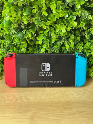 COMO NUEVA Nintendo Switch en su caja + Accesorios