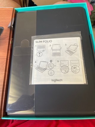 Funda Teclado Logitech Slim Folio iPad 7ª Gen