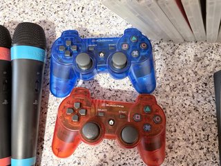 Consola PS3 + 6 Mandos + 2 Micrófonos + 22 Juegos