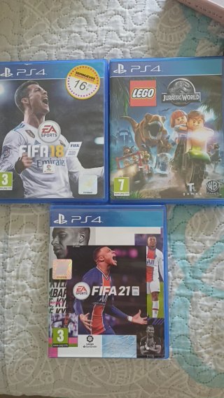 Juegos PS4 FIFA 18 y LEGO Jurassic World