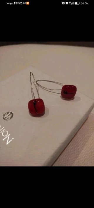 Pendientes de cereza rojos