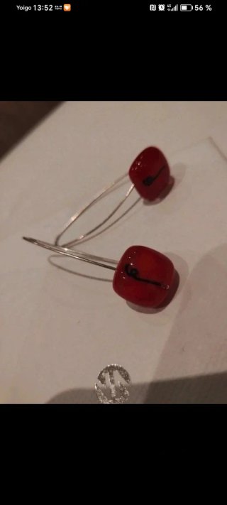 Pendientes de cereza rojos