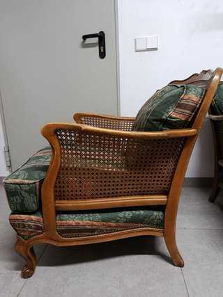 Dos Butacas de madera y ratán con tapicería