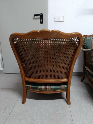 Dos Butacas de madera y ratán con tapicería