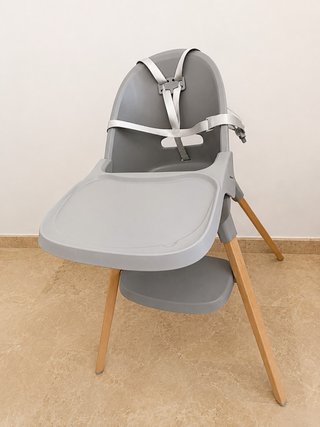 Trona Twistshake bebé +6 meses. Color gris