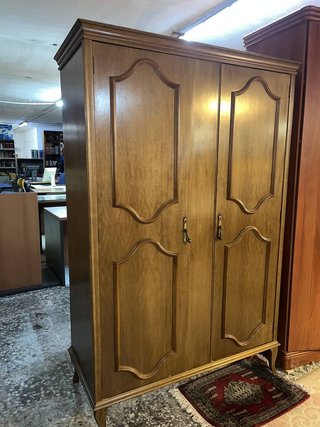 ARMARIO CLÁSICO DE MADERA