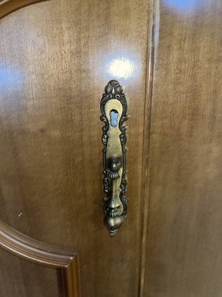 ARMARIO CLÁSICO DE MADERA