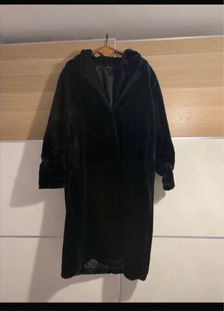 Abrigo largo de pelo negro